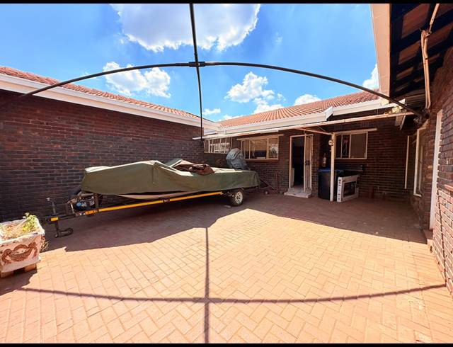 2 BEDROOM TOWNHOUSE FOR SALE IN DUNCANVILLE